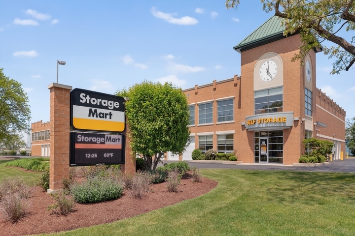 Street view of StorageMart facility in Lake Bluff Illinois
