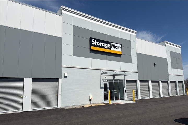 StorageMart on 4504 E Terra Cotta Ave in Crystal Lake Self Storage