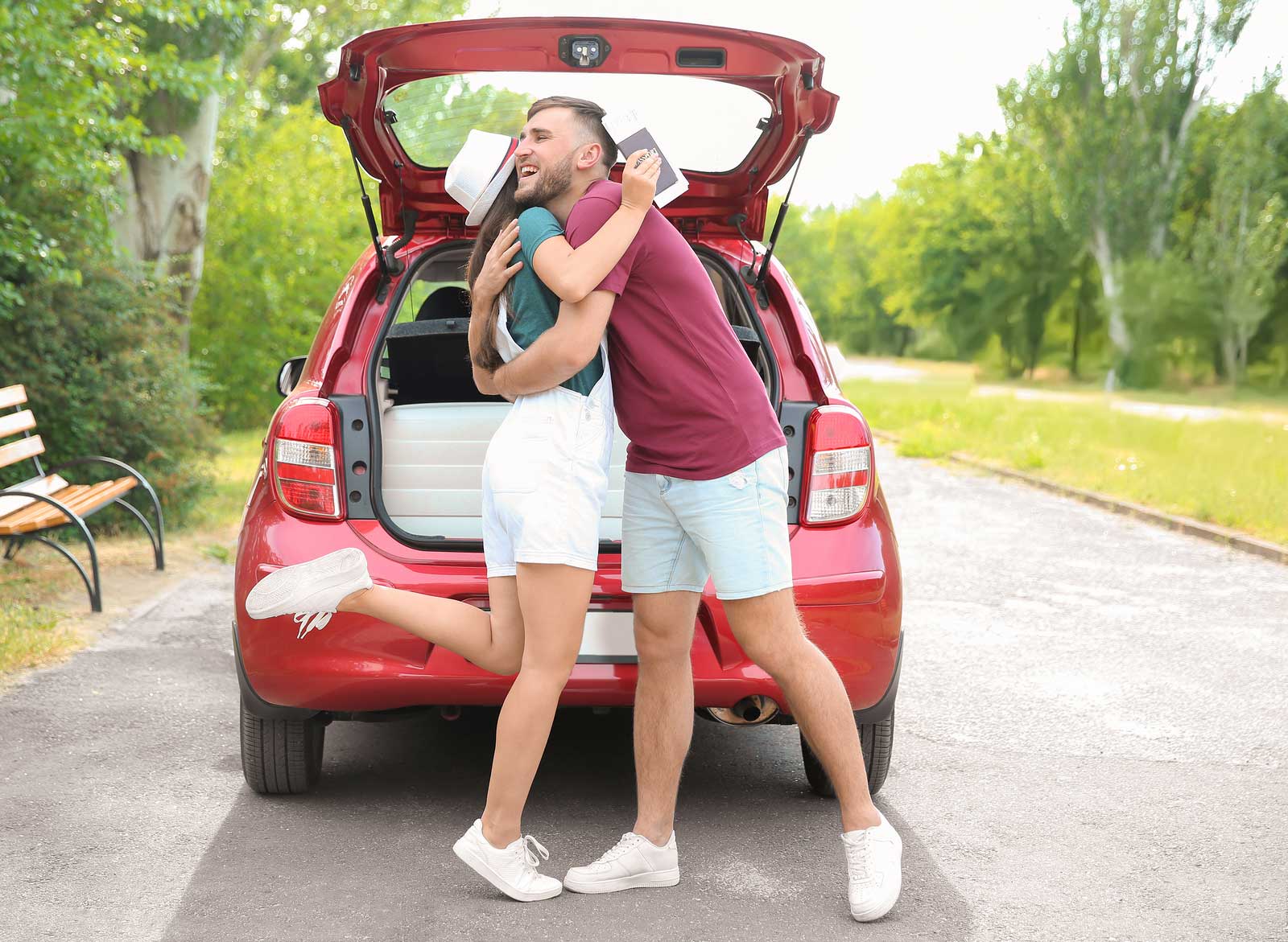 Leur voiture pleine à craquer, des amis de collège se préparent à retourner à l’université.