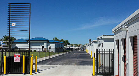 StorageMart en McGregor Blvd en Fort Myers Acceso Privado