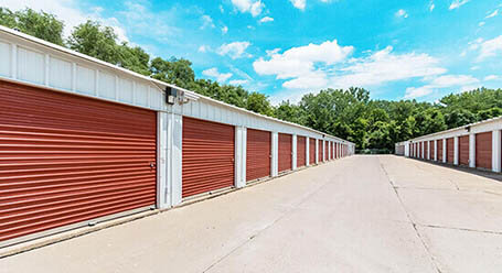 StorageMart en McGregor Blvd en Fort Myers almacenamiento accesible en vehículo