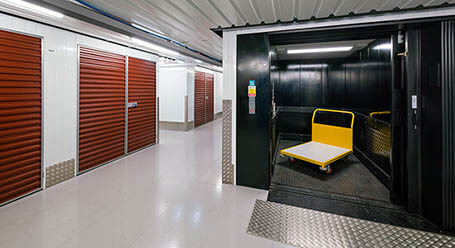 StorageMart en SW 2nd Ave en Downtown, Miami Acceso al elevador
