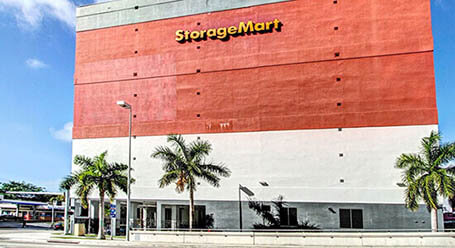 StorageMart en SW 2nd Ave en Downtown, Miami instalación de almacenamiento