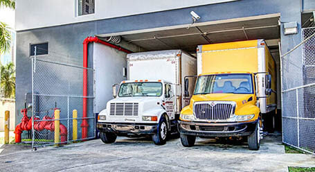 StorageMart en SW 2nd Ave en Downtown, Miami Zonas de carga cubiertas