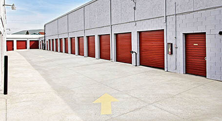 StorageMart en Clayton Road en Concord Almacenamiento accesible en Vehículo
