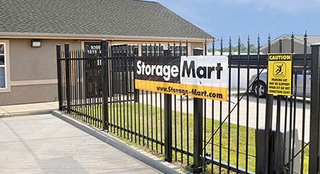 StorageMart on North Oak Trafficway in Kansas City Gated Access