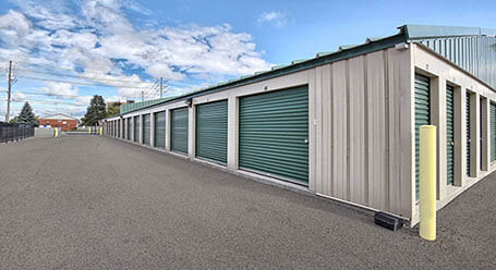 StorageMart on South Edgeware Rd in St Thomas Drive-Up Units