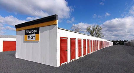 StorageMart en St. Marys Boulevard en Jefferson City almacenamiento accesible en vehículo